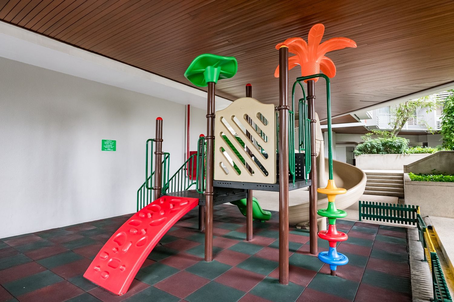 Facilities-childrenplayground-2