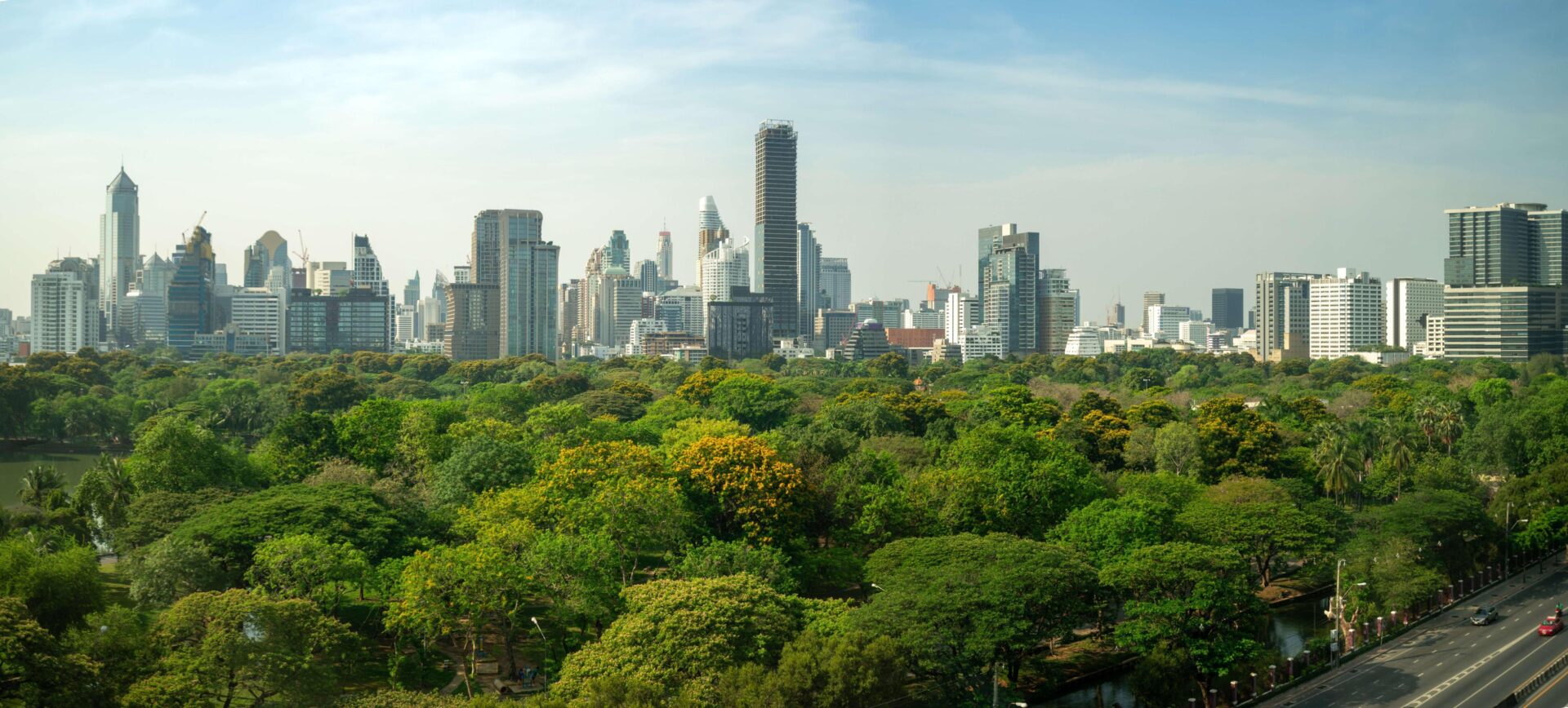 A one-day tour of Bangkok includes a visit to Lumphini Park